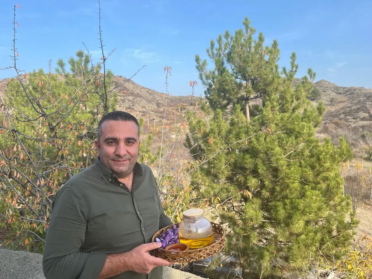 Denemek için ekti, dünyanın en pahalı baharatını yetiştirdi! Gramını 500 TL'ye satıyor