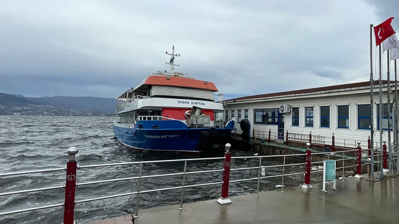 Deniz ulaşımına hava muhalefeti! Feribot seferleri iptal edildi