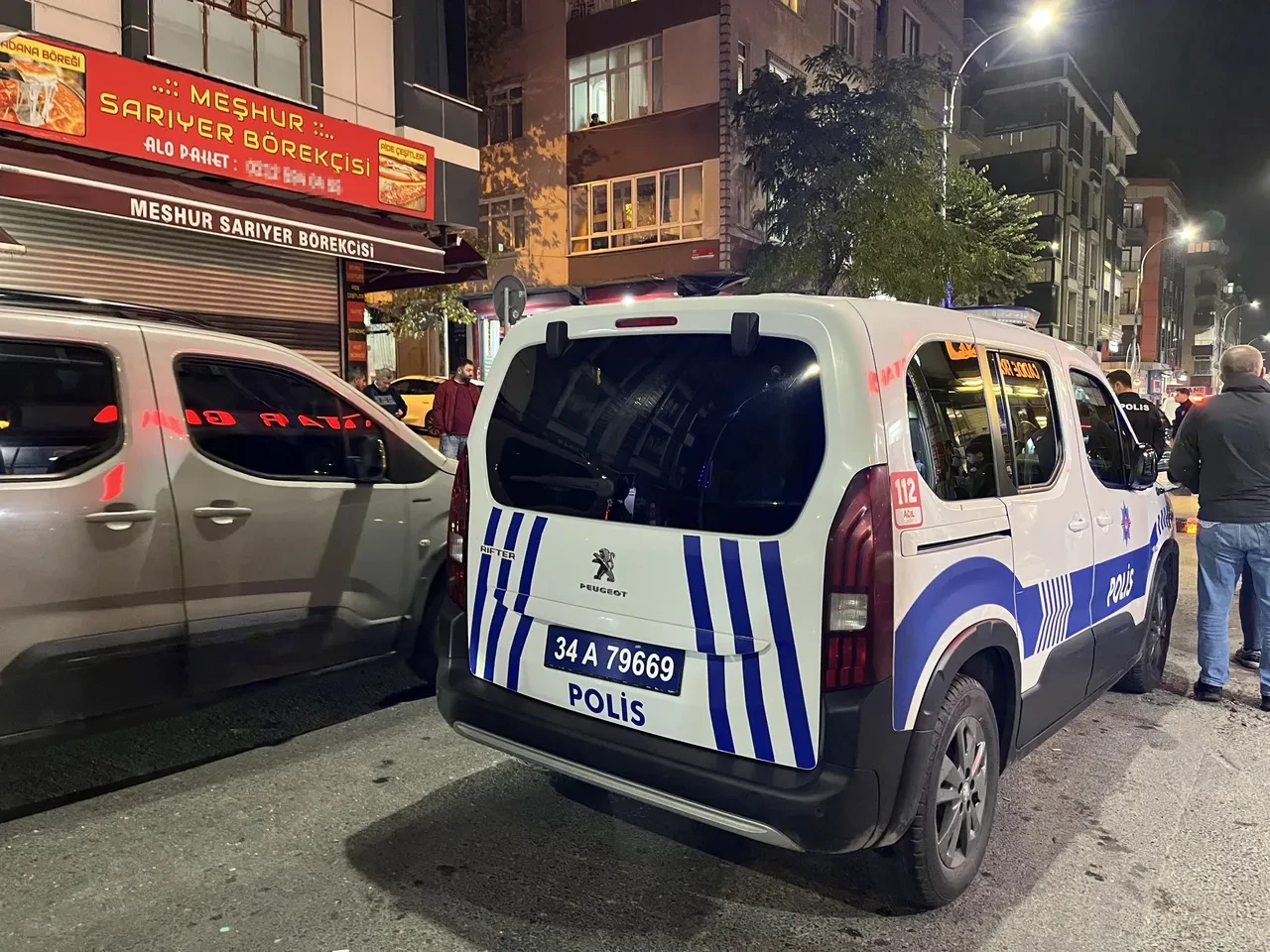 Eski eşine geri döndü diye dehşet saçtı! Adama kurşun yağdırıp kendini vurdu