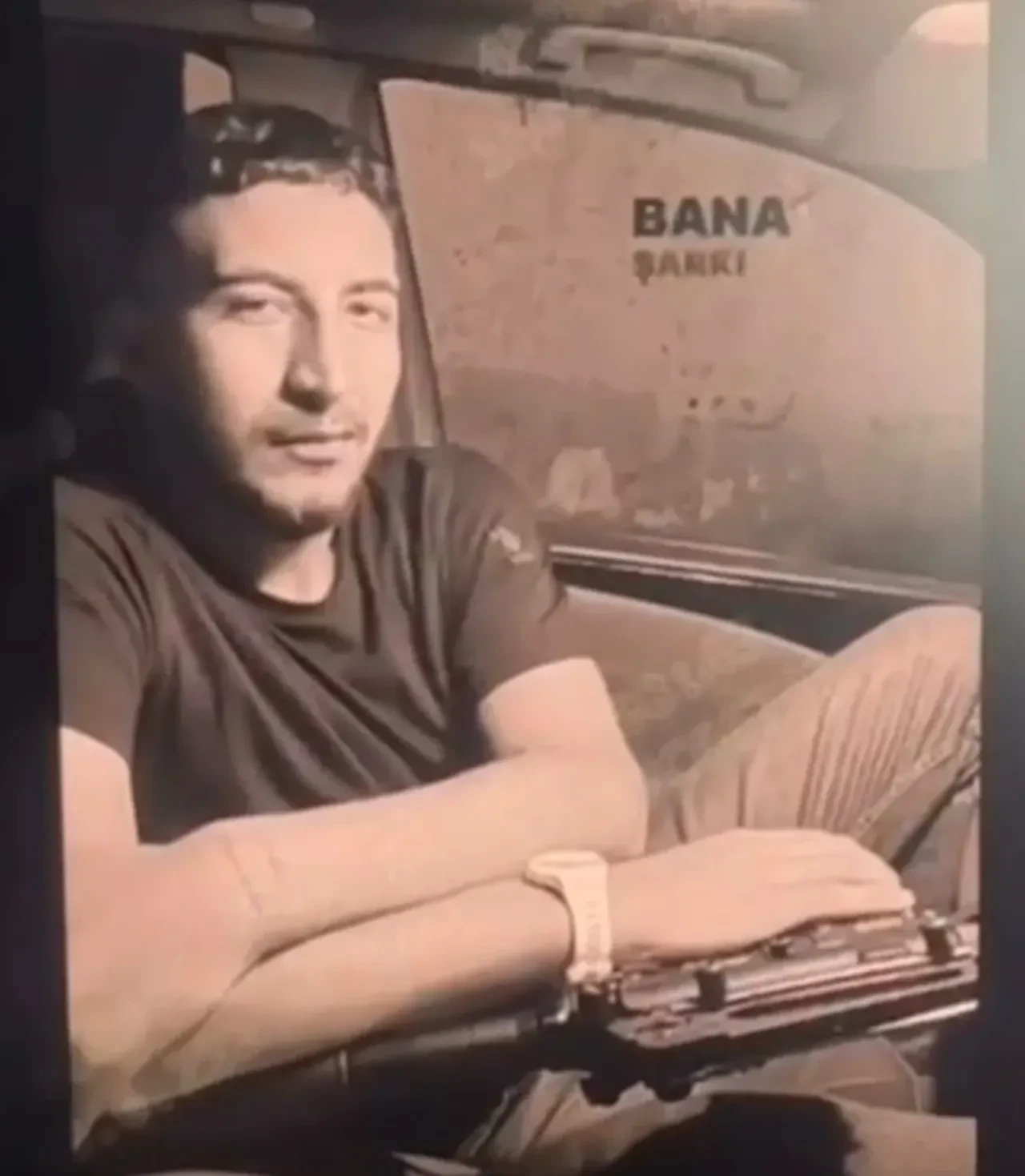 Havaya ateş açıp tehditkar mesajlar paylaştılar! 'Fotoroman Çetesi'ne şafak operasyonu!