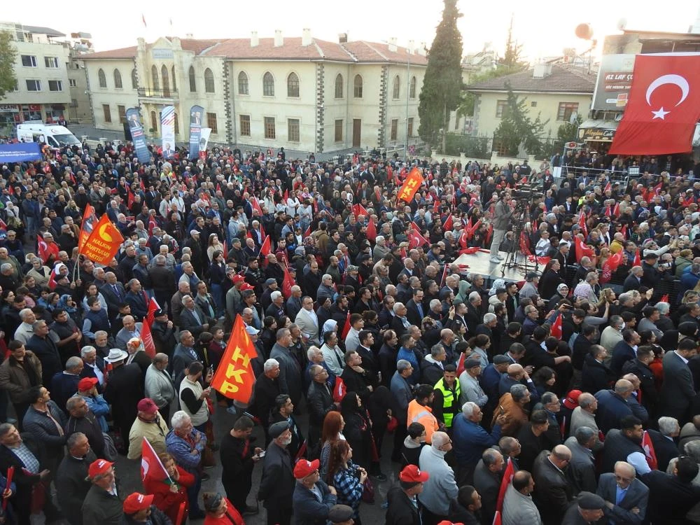 Özgür Özel'den Kilis'te iddialı sözler: "İktidarı değiştireceğiz, vizesiz bir Avrupa getireceğiz"