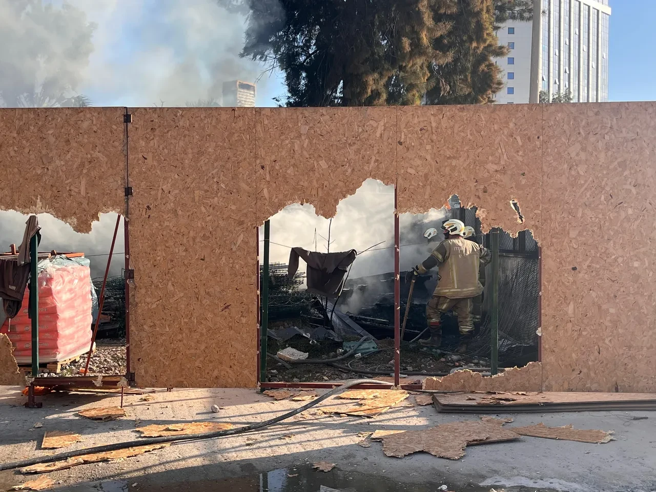 İzmir Bayraklı yangın mı çıktı son dakika? 17 Kasım dumanların yükseldiği görüldü