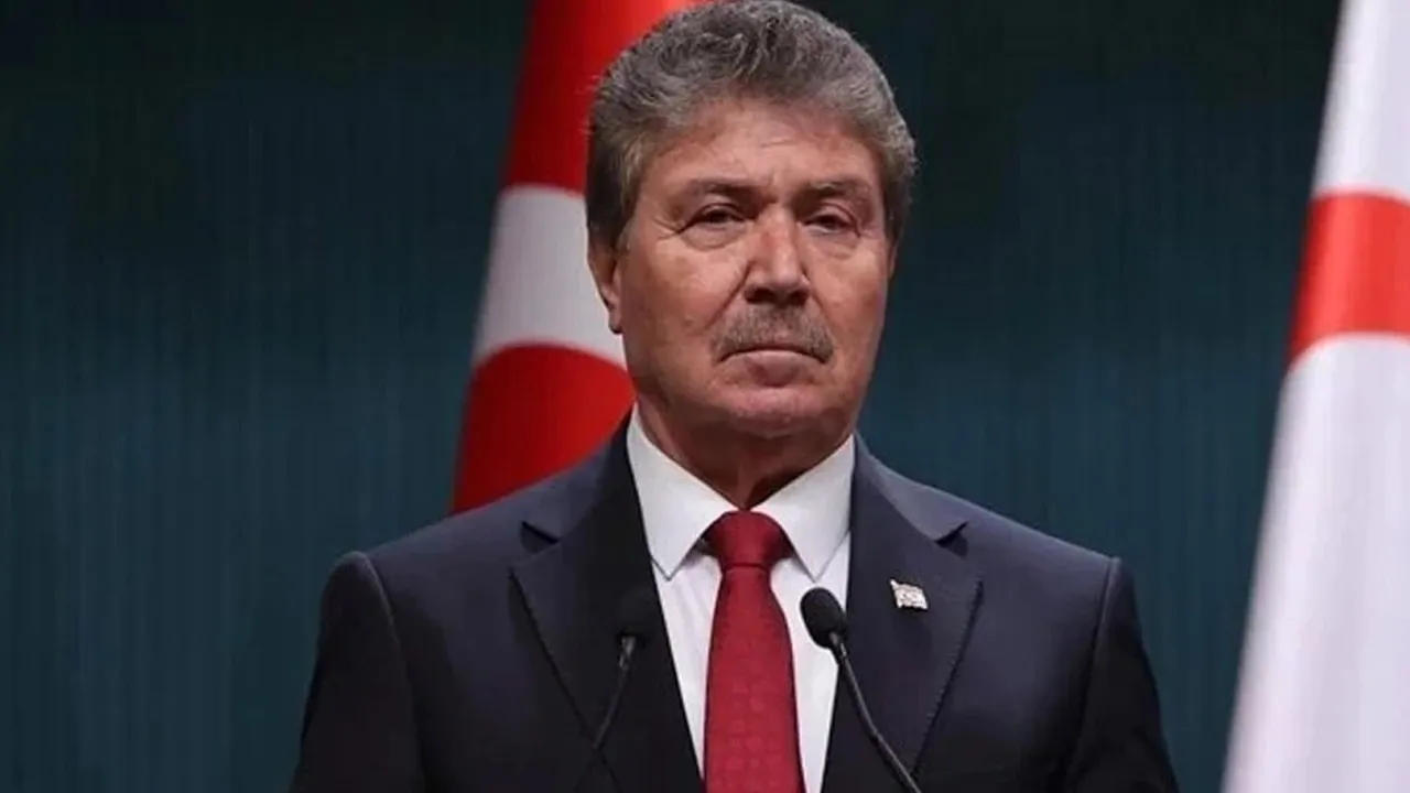 KKTC Başbakanı Üstel'den Rumlara sert tepki: "Eğitim sistemi Türk düşmanlığı aşılıyor"