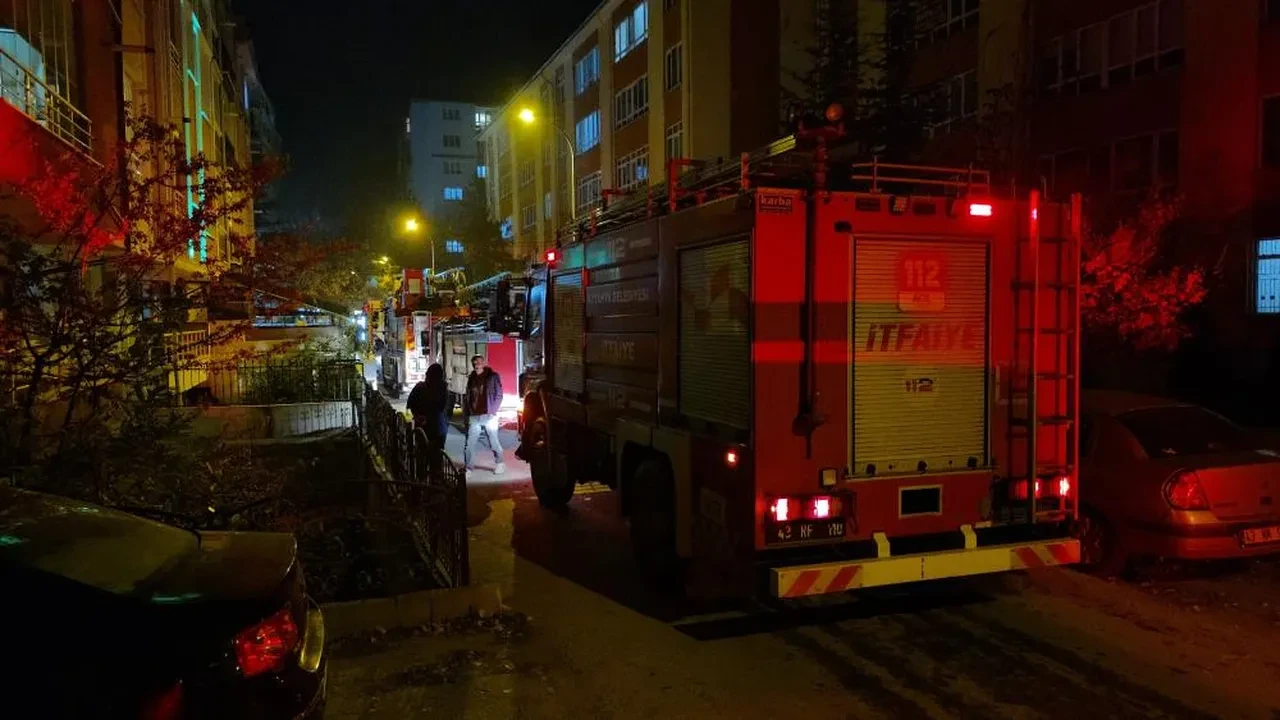 Kütahya'da 5 katlı binada yangın paniği! Mahalle ayağa kalktı