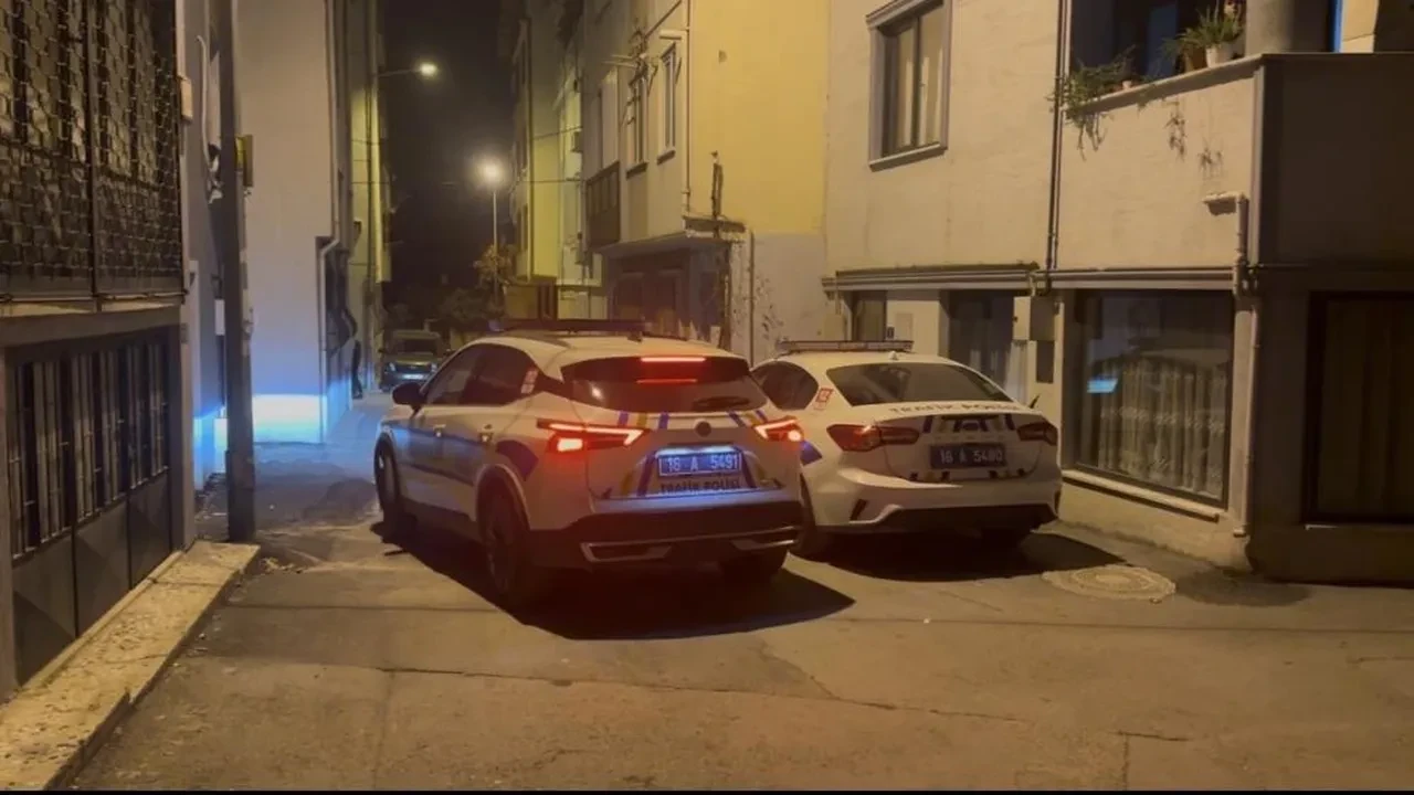 Polisten kaçışın sonu kötü bitti! Önce 3 araca vurdu sonra duvara tosladı