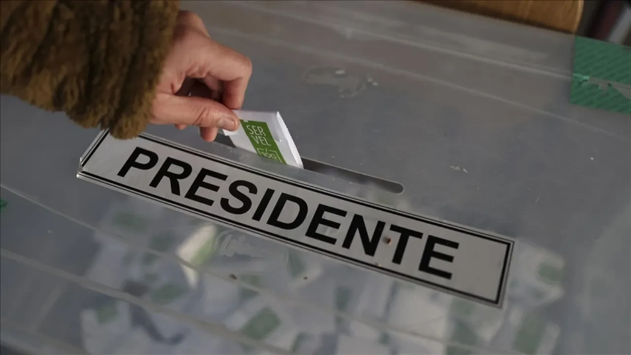 Şili'de tarihi seçim: Komünist Jara ve aşırı sağcı Kast ikinci tura kaldı!