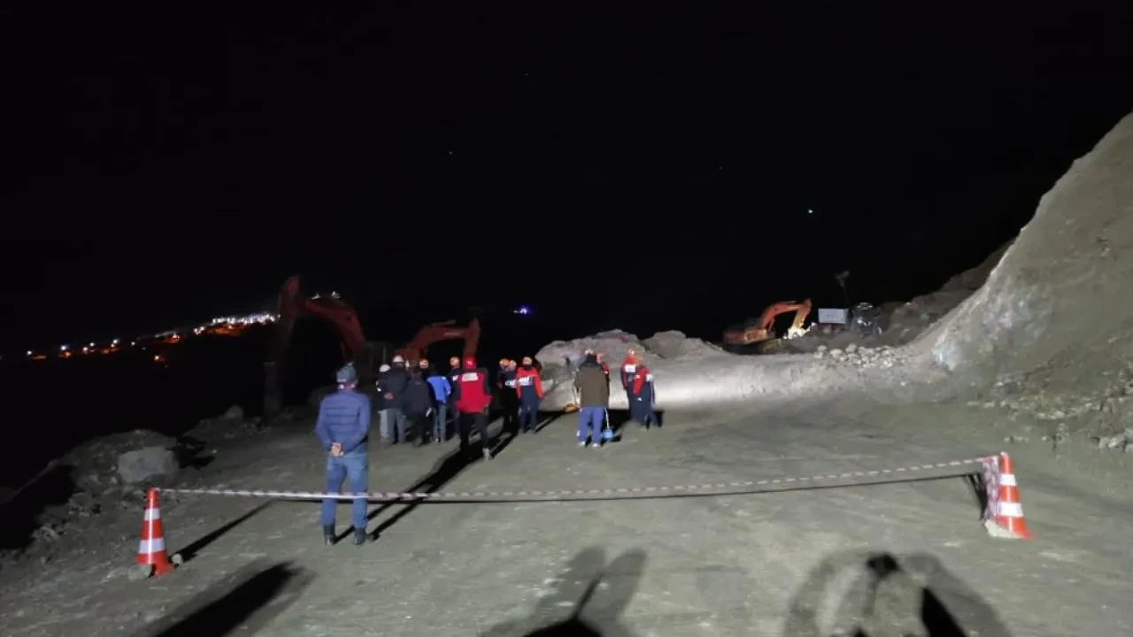 Sivas'ta maden ocağında göçük: 1 işçi göçük altında!