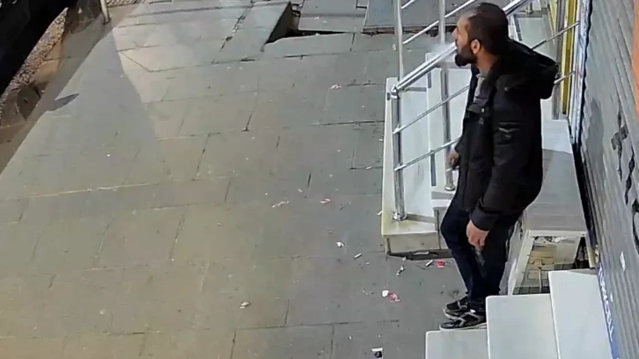 Sultangazi'de dehşet anları! Boşandığı eşinin eski kocasına dönmesini kabul edemedi! 