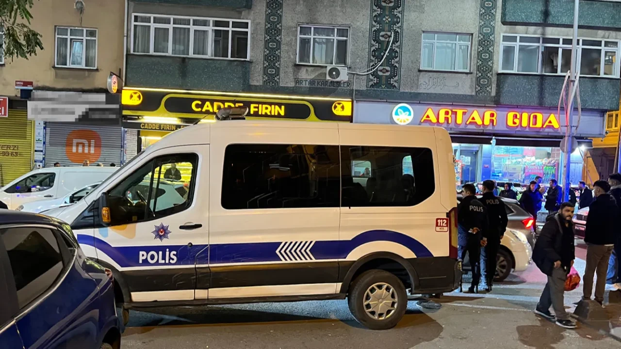 Sultangazi'de eski eşinin birlikte yaşadığı adamı öldürüp intihara kalkıştı
