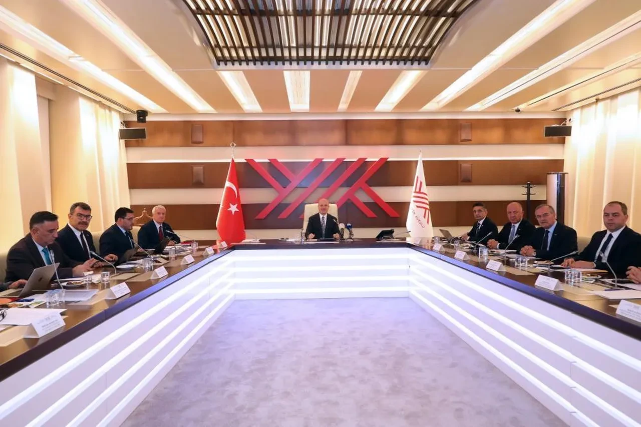 Üniversite 3 yılda bitirilebilecek! YÖK Başkanı Özvar tarihi duyurdu