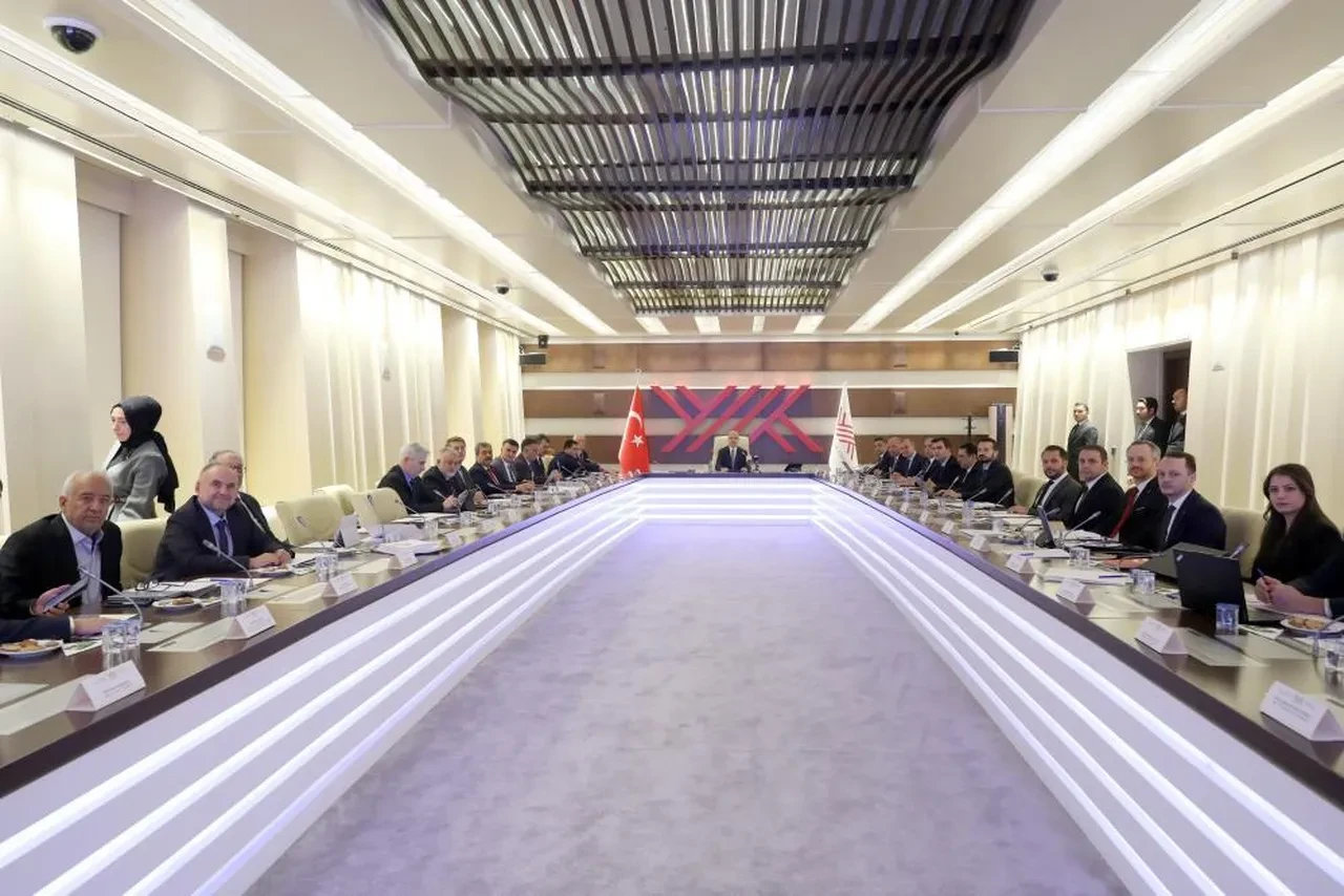 Üniversite 3 yılda bitirilebilecek! YÖK Başkanı Özvar tarihi duyurdu