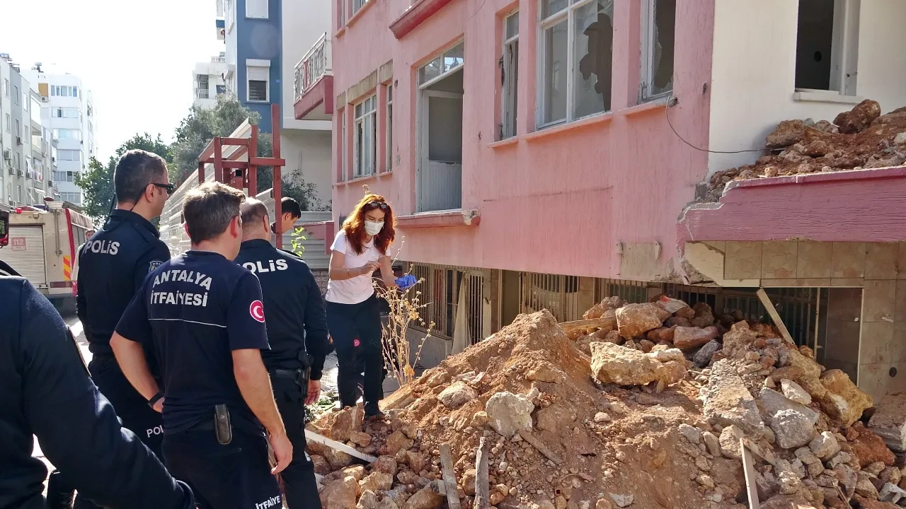 Yangın için ihbar alan ekipler cesede rastladı! Bina kentsel dönüşüm içi boşaltılmıştı