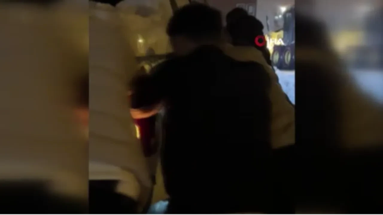 Yollar buz pistine döndü! Sürücülerin kar ile imtihanı kamerada