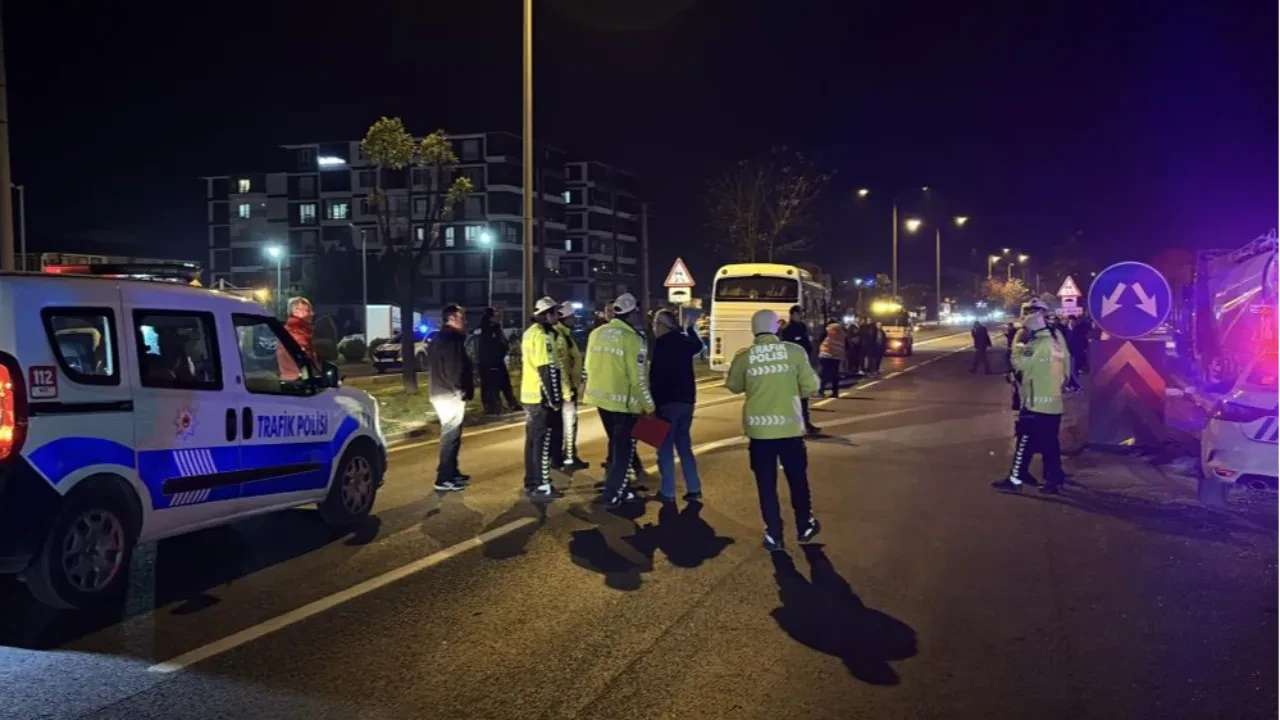 3 servis midibüsü çarpıştı: Çok sayıda yaralı var