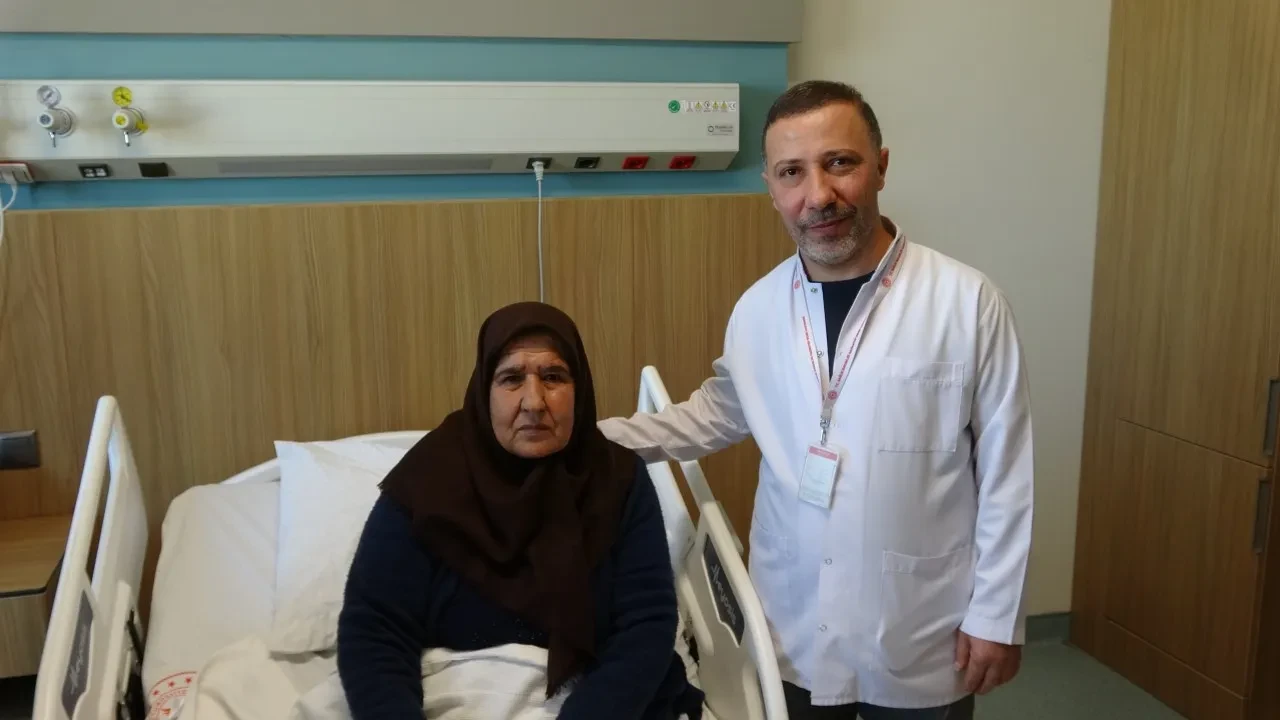 Mide ağrısı şikayetiyle hastaneye gitti, öğrendiği gerçek şoke etti! 66 yıl boyunca bunu fark etmeden yaşadı