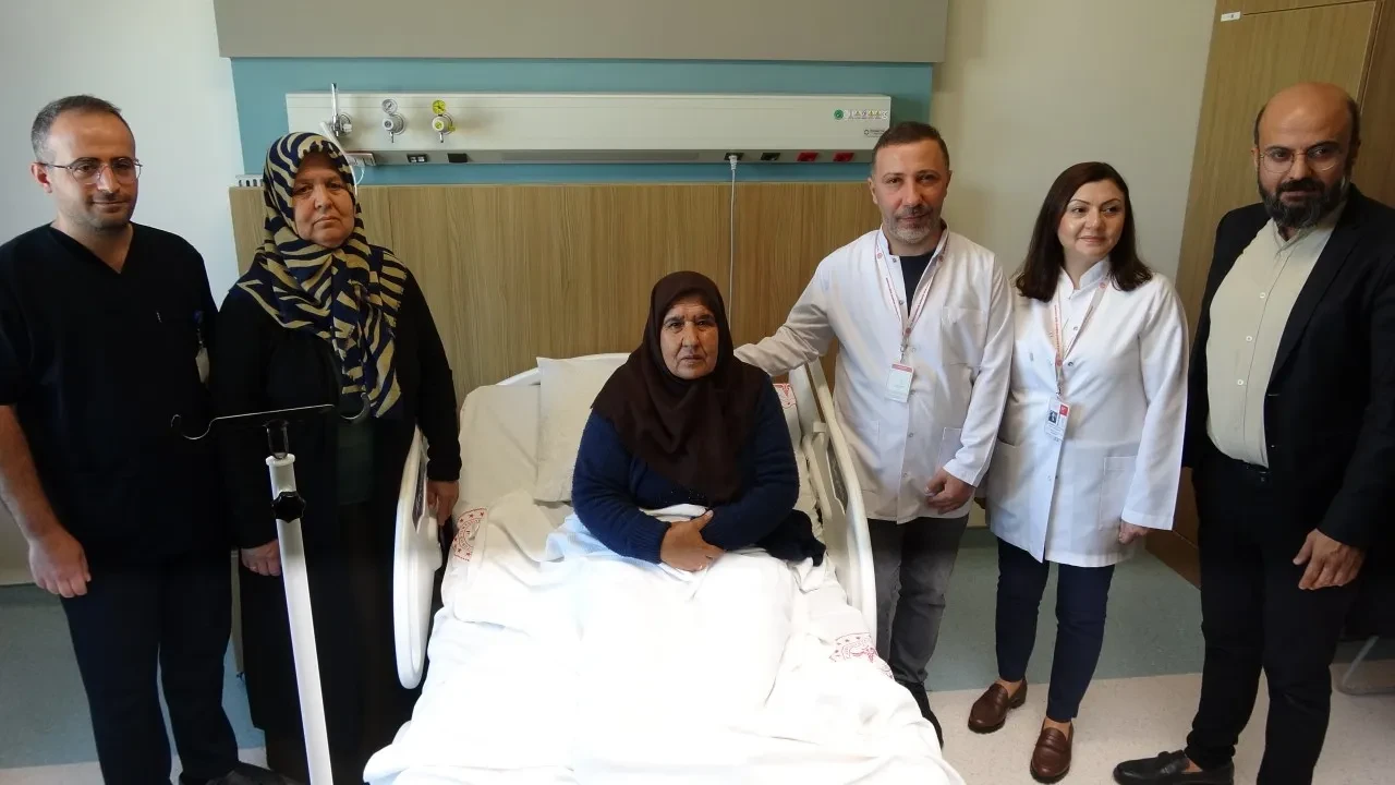 Mide ağrısı şikayetiyle hastaneye gitti, öğrendiği gerçek şoke etti! 66 yıl boyunca bunu fark etmeden yaşadı