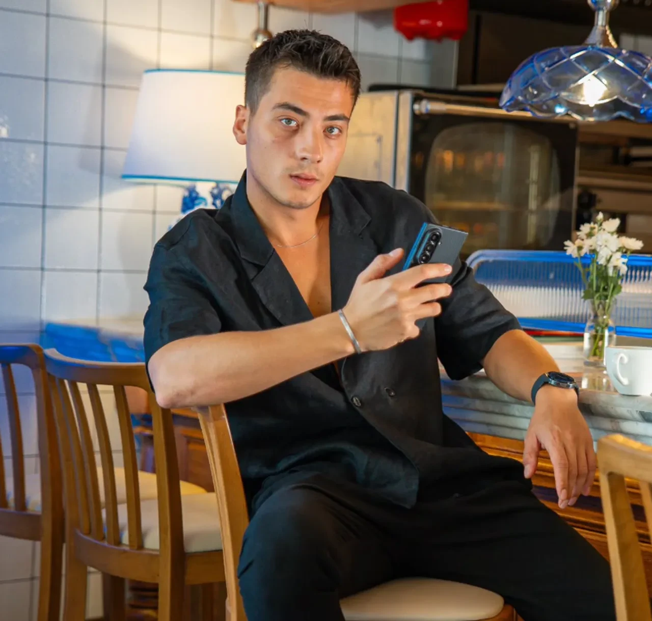 Atakan Özkaya'nın totemleri Saba Tümer'i gülme krizine soktu 