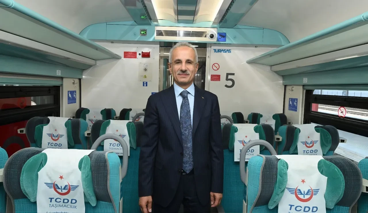 Bakan Uraloğlu açıkladı: Tren biletlerinde öğretmenlere yüzde 50 indirim!