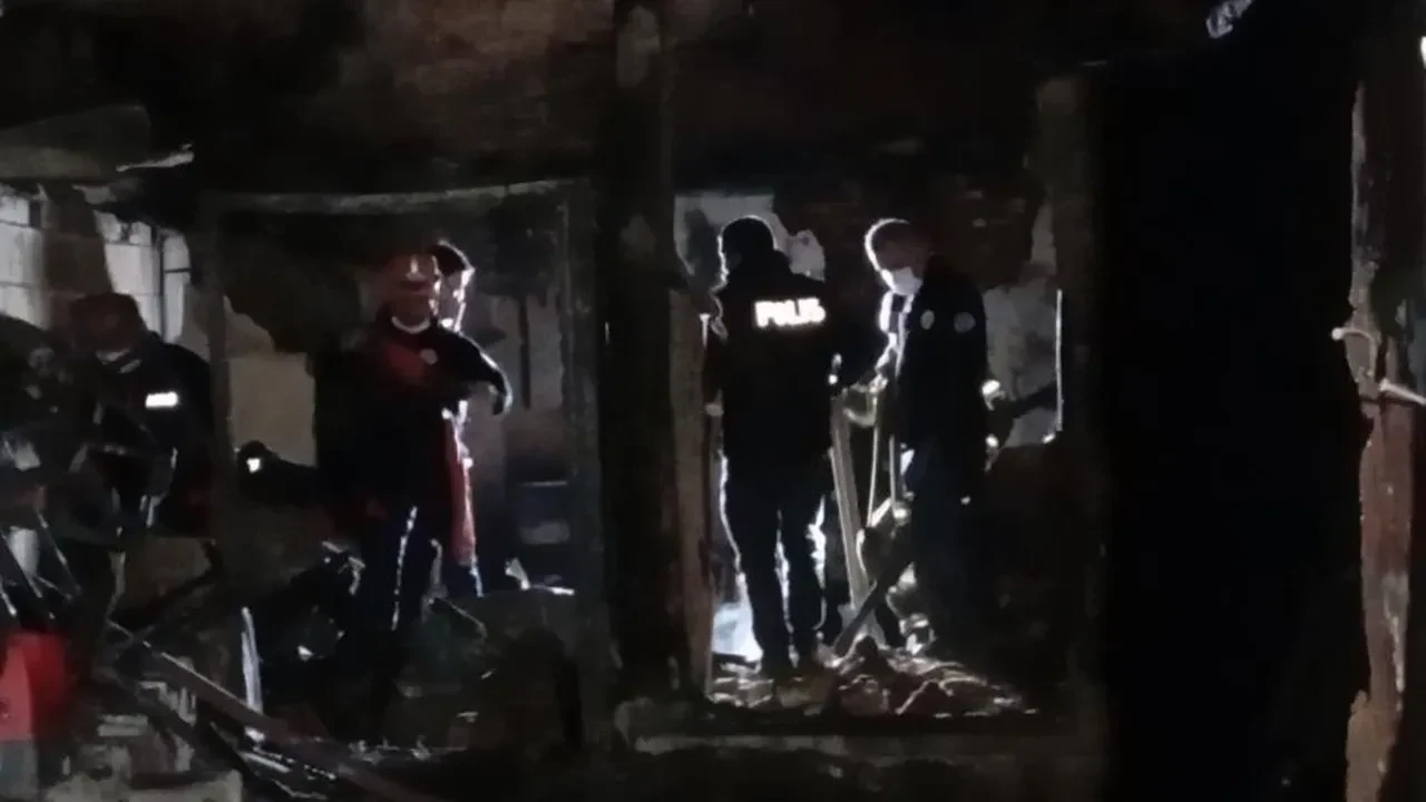 Bursa'da çıkan yangında yaşlı adamın cesedi bulundu