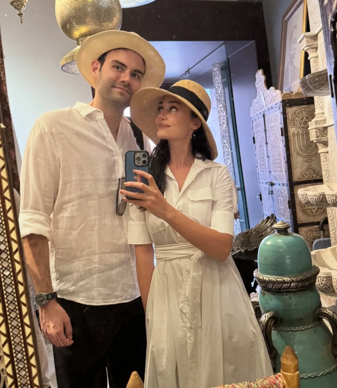 Esra Bilgiç'ten bir ilk! Faruk Sabancı ile aşka geldi, peş peşe paylaşımlar geldi 