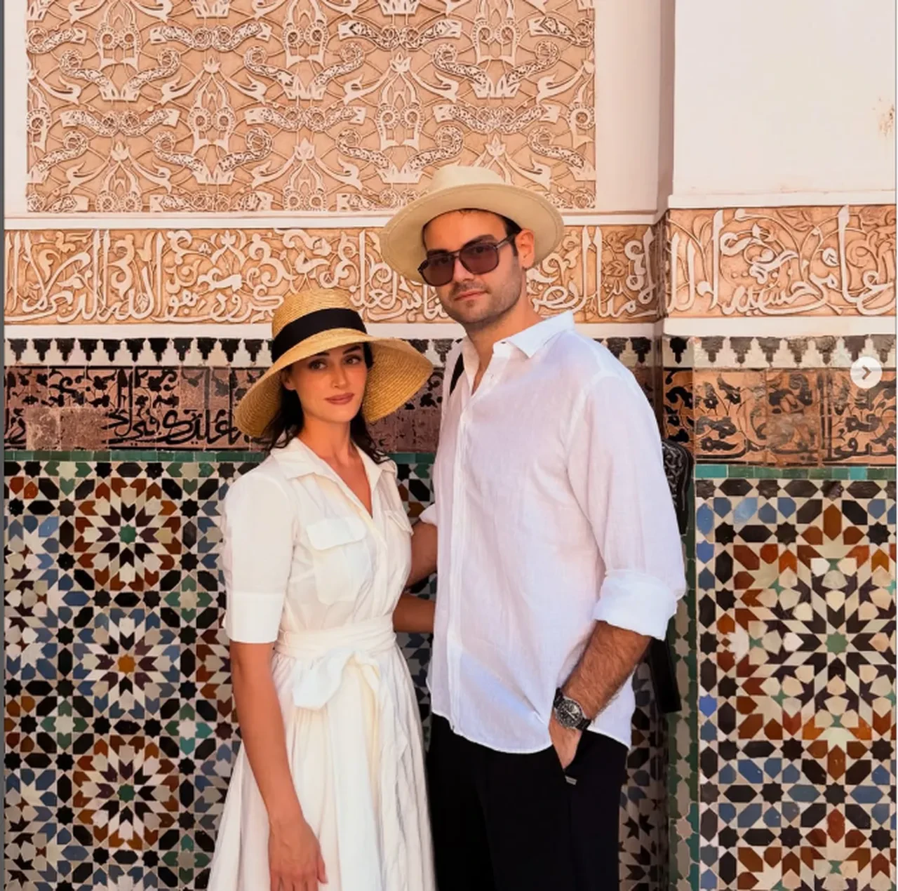 Esra Bilgiç'ten bir ilk! Faruk Sabancı ile aşka geldi, peş peşe paylaşımlar geldi 