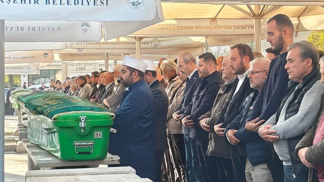 Evlat dehşeti yaşattı! Bıçaklanan baba hayatını kaybetti