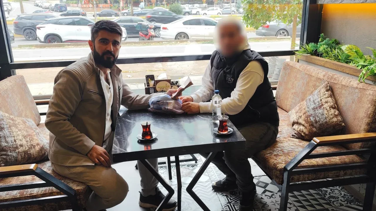 Haram paraya dokunmadı! Taksisinde unutulan binlerce liranın sahibine ulaştı: