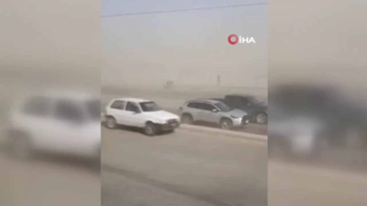 Hızı saatte 140 kilometreyi aşan şiddetli rüzgar bölgeyi yerle bir etti