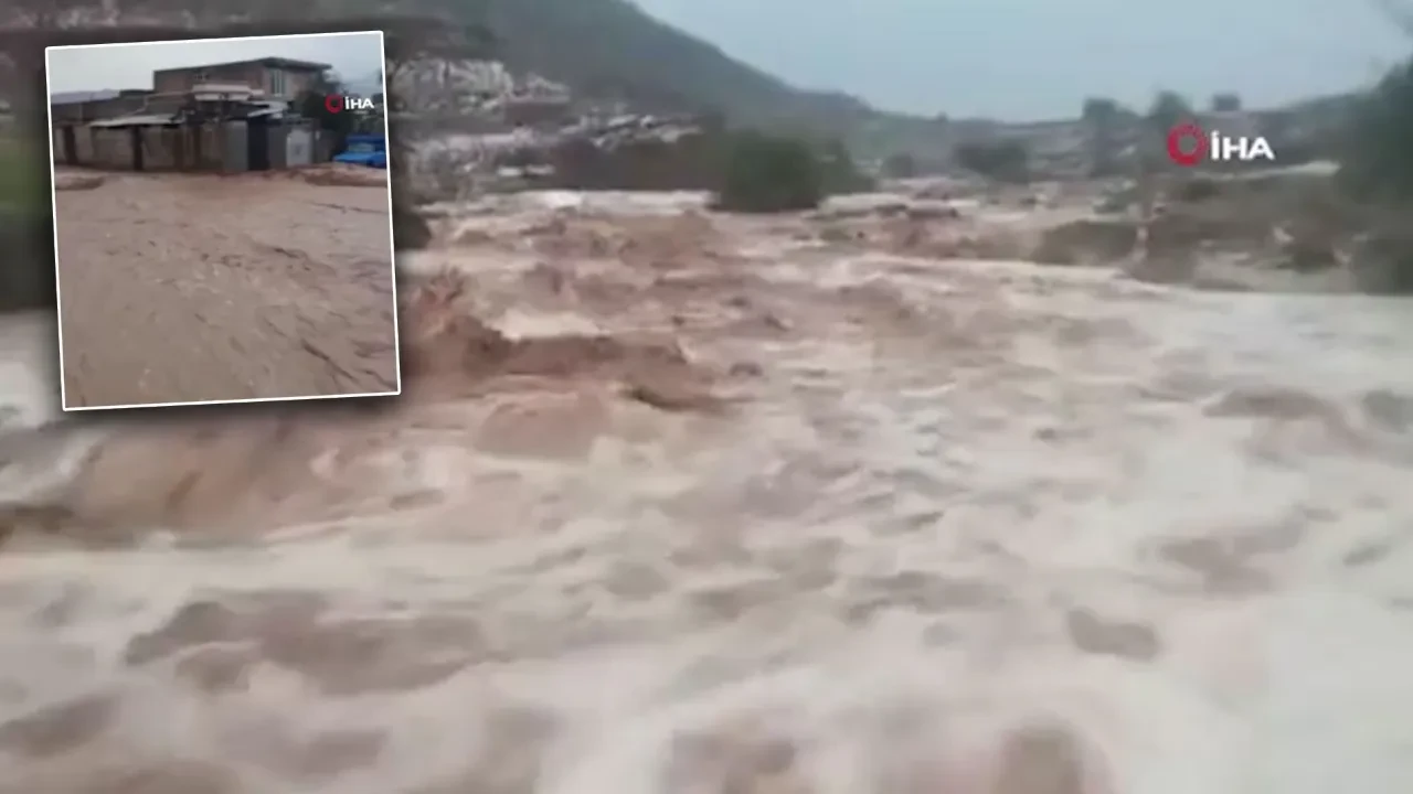 İran'da yapay tohumla yağış seli de beraberinde getirdi: Evler çamurla doldu