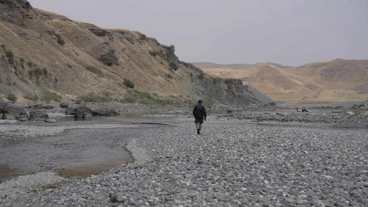 İran'da yapay tohumla yağış seli de beraberinde getirdi: Evler çamurla doldu
