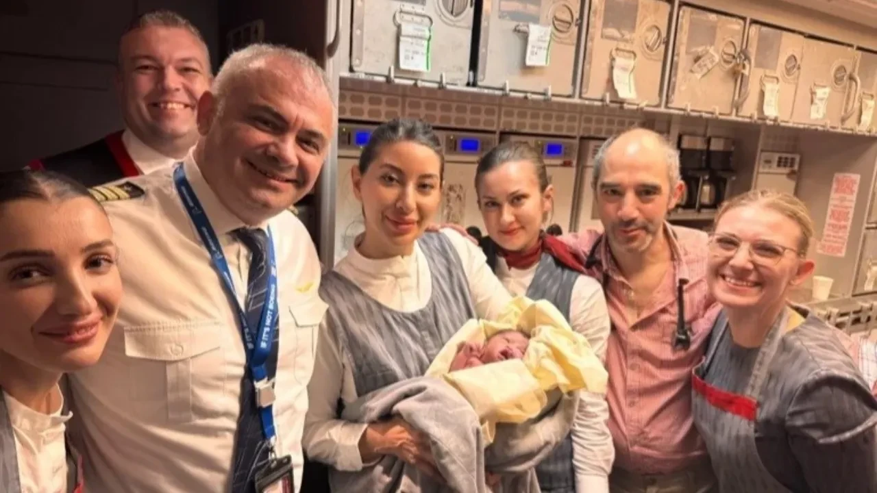 İstanbul'dan kalkan THY uçağında doğum! Sancıları başlayınca kabin ekibi müdahale etti 
