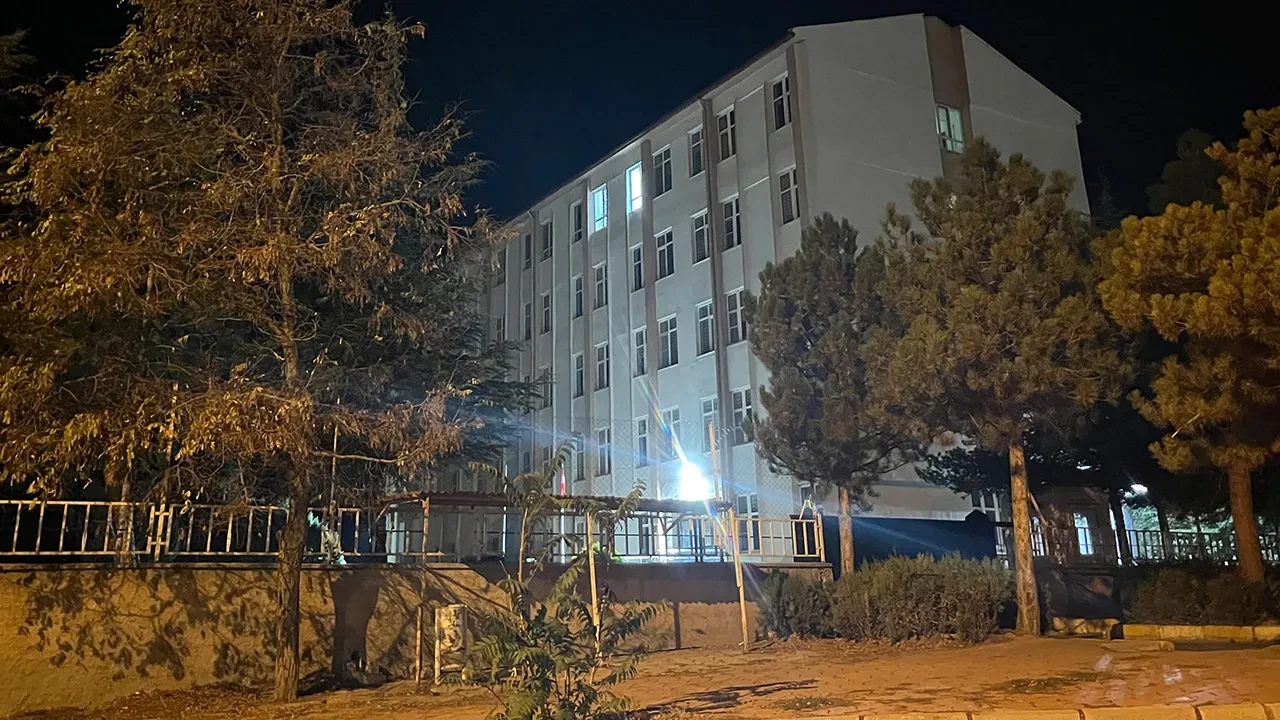 Niğde'de zehirlenme şüphesi! Yedikleri pasta hastanelik etti