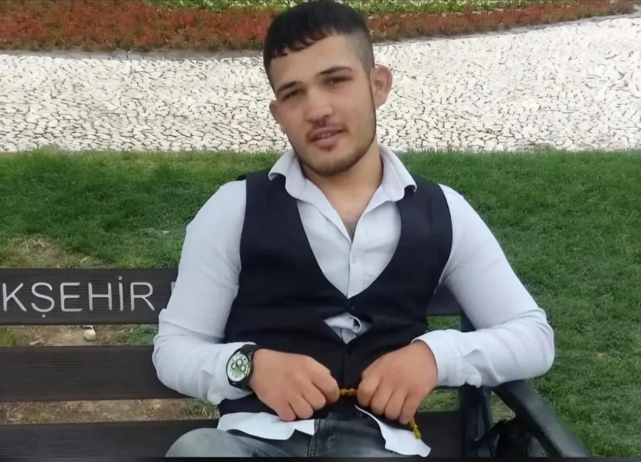 Otobüste dehşet anları! 'Yan baktın' kavgasında kan aktı