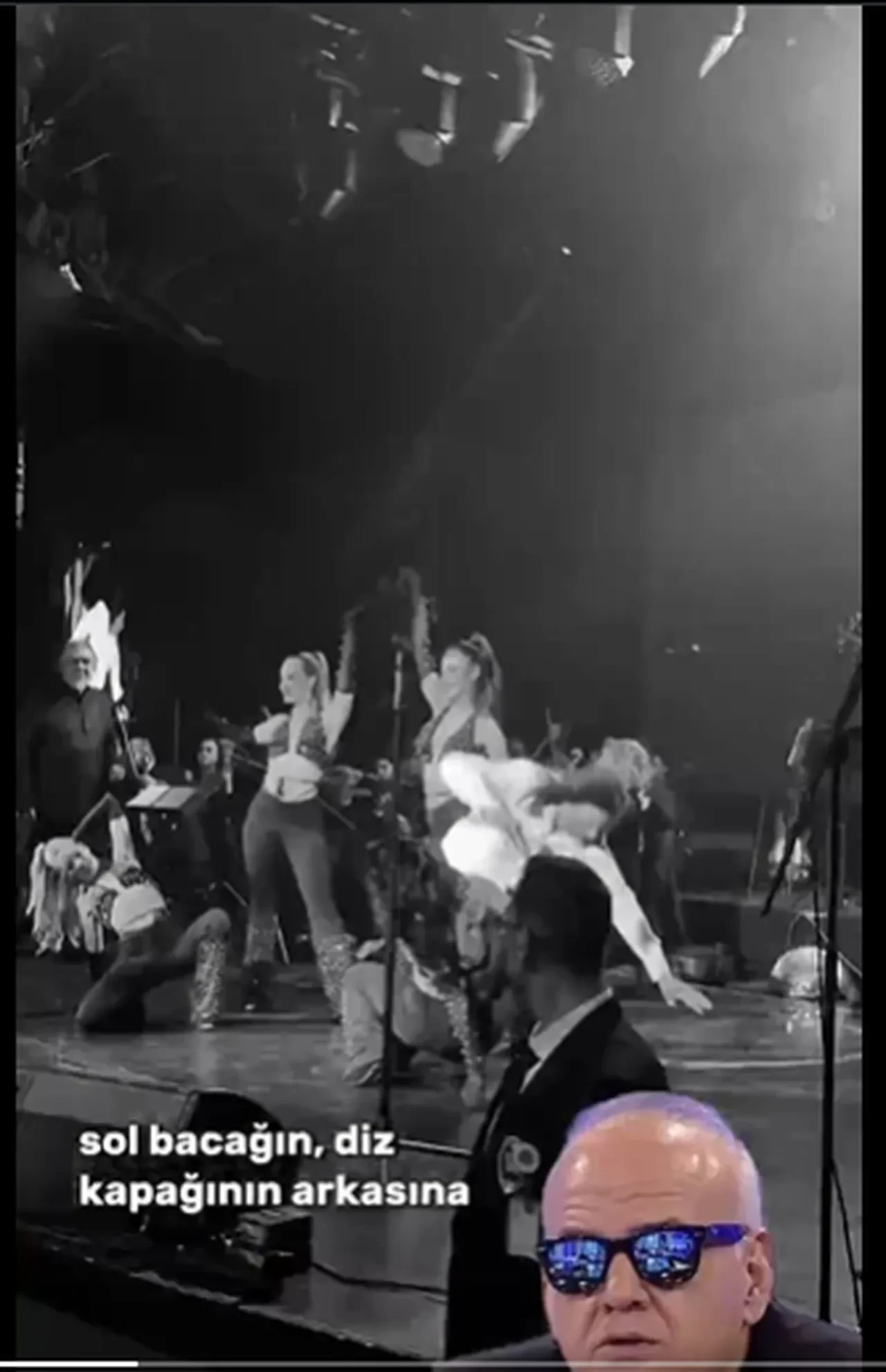 Şarkıcı Çelik sahnede düştü! Talihsiz kaza kameraya yansıdı