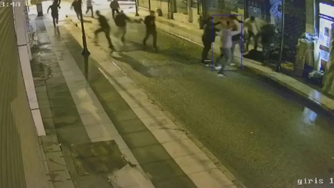 Sokak ortasında meydan dayağı yedi! O anlar anbean kamerada