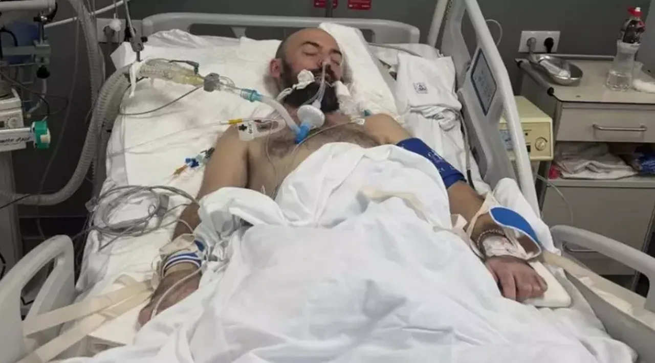 'Adam' grubunun vokalisti komaya girdi!