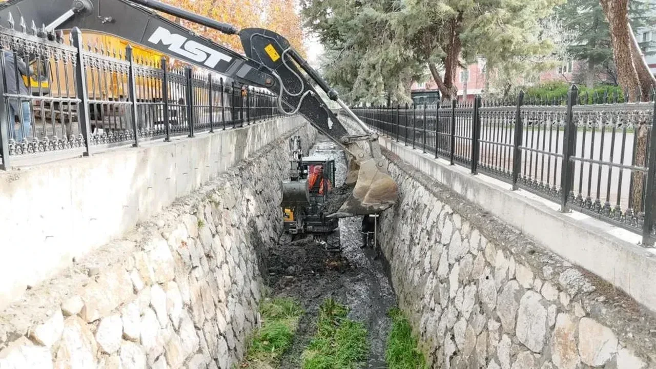 Çorum Belediyesi dere taşmalarını önlemek için çalışmalara başladı
