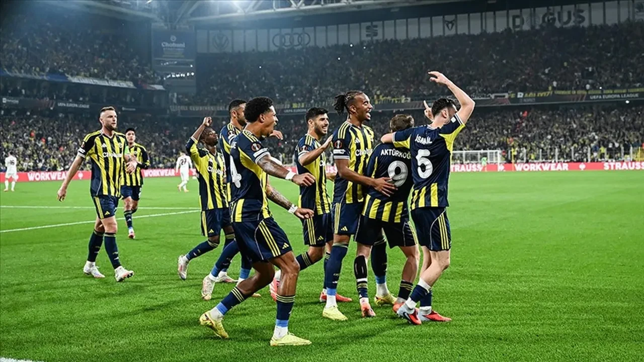 Fenerbahçe genç yıldıza kancayı taktı! İngiliz devinden süper yetenek