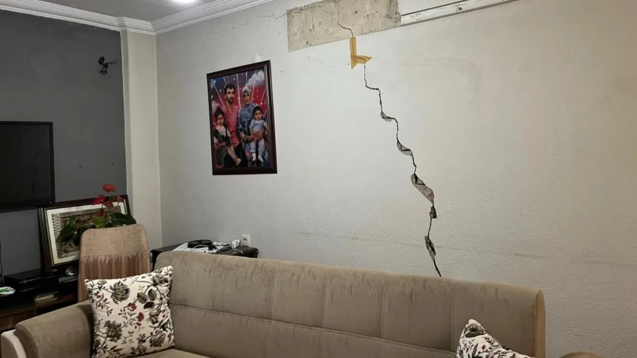 İzmir'de bir mahallede kazı alarmı! Hastalıktan ölmedim, tünelden öleceğim