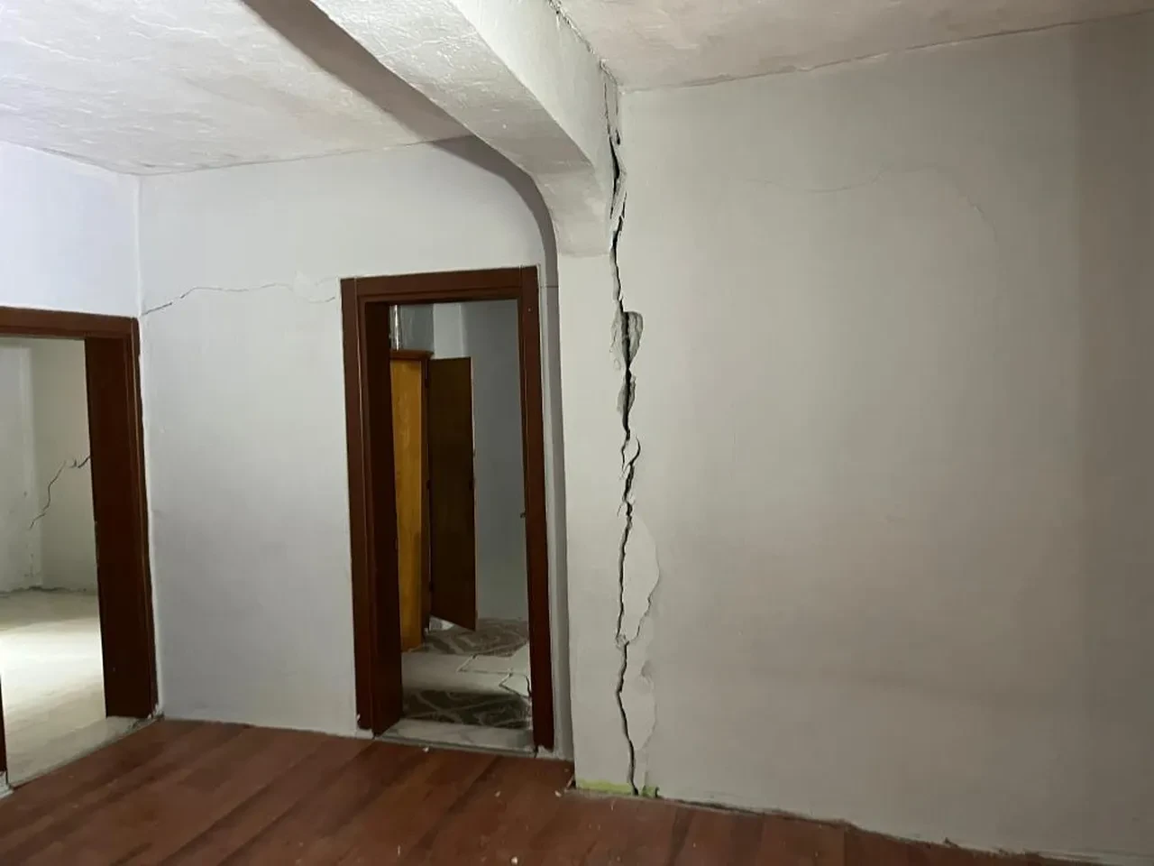 İzmir'de bir mahallede kazı alarmı! Hastalıktan ölmedim, tünelden öleceğim