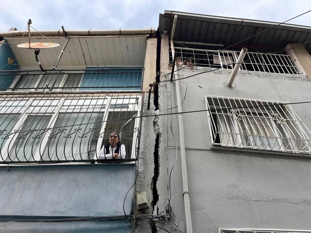 İzmir'de bir mahallede kazı alarmı! Hastalıktan ölmedim, tünelden öleceğim