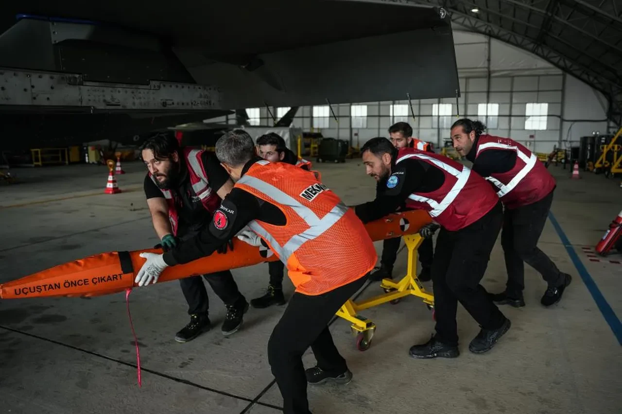 KIZILELMA'nın Gökdoğan füzesi ile buluştuğu anlar! Yeni bir dönemin kapısı aralandı