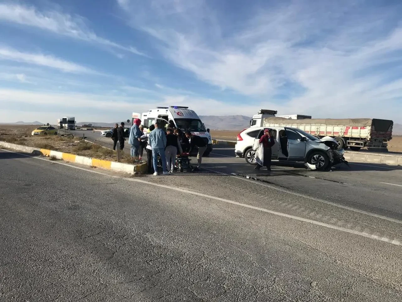 Konya'da kamyonetle SUV tipi araç çarpıştı: 3'ü çocuk 7 yaralı