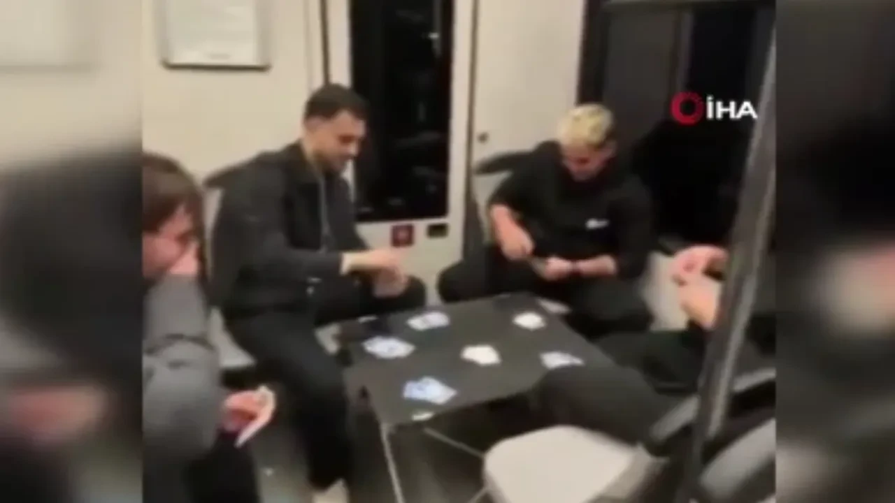 Metroyu kahvehaneye çevirdiler! Kimse ne olduğunu anlayamadı, hayretler içerisinde izledi