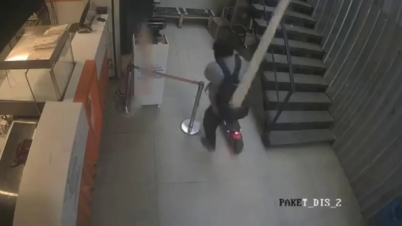 Ölümden saniyelerle kurtuldu! Korku dolu anlar kamerada