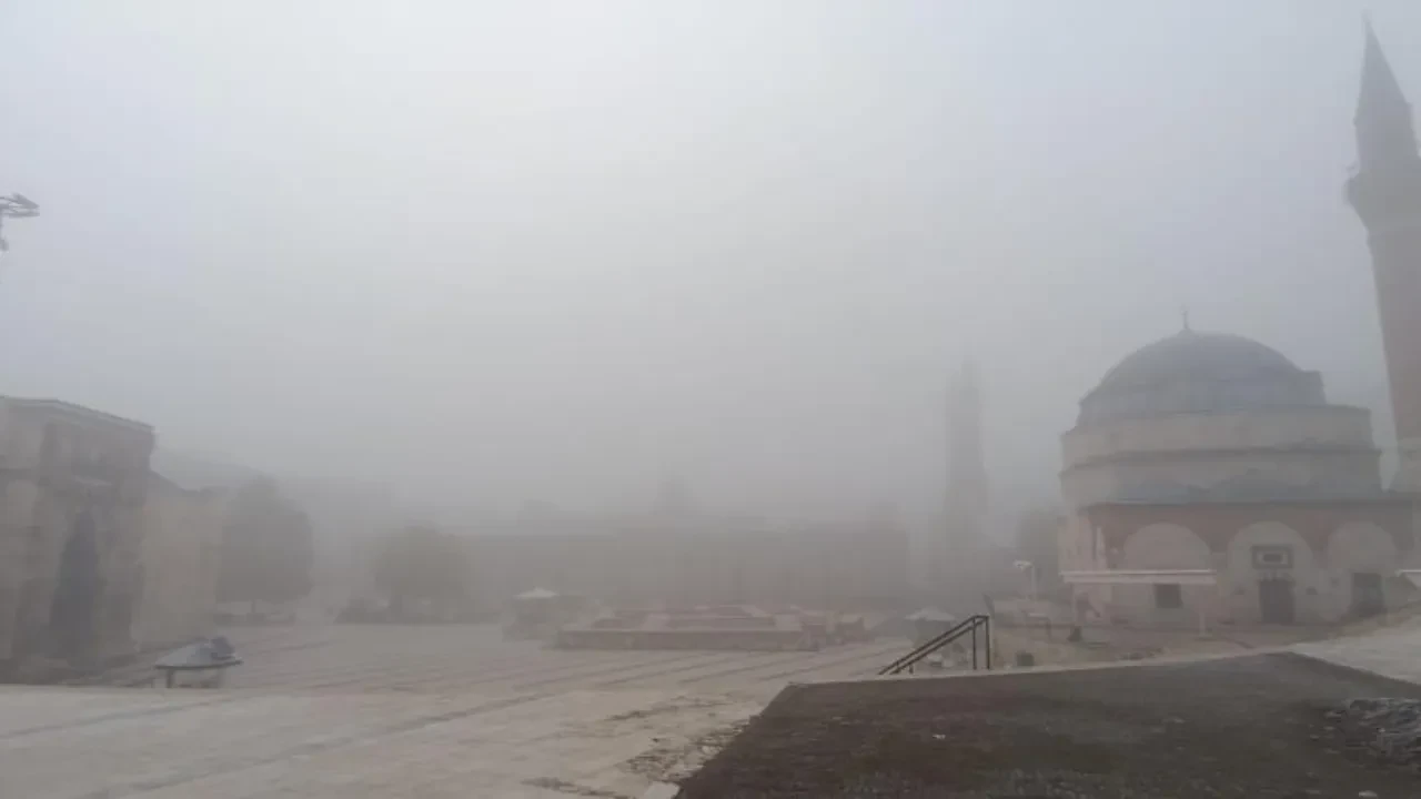 Sis koca kenti kapladı, evler ve araçlar görünmez hale geldi