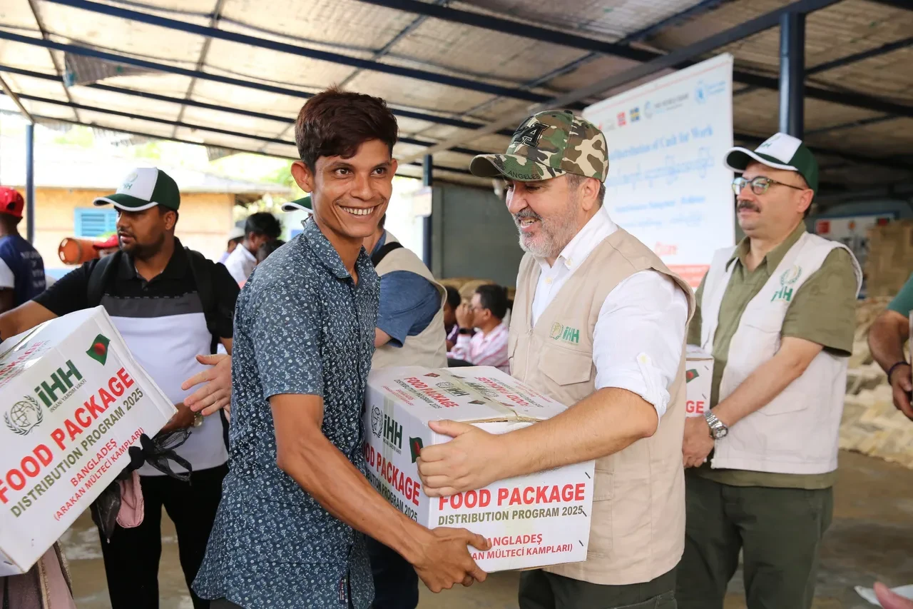 Türkiye’den Arakanlı mültecilere yönelik yardımlar devam ediyor