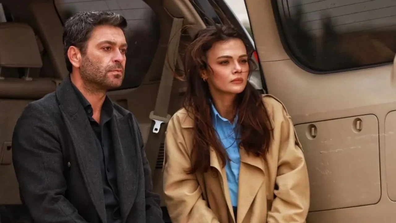 Uzak Şehir oyuncuları Sinem Ünsal ile Ozan Akbaba yeni film projesi için İstanbul'da! İstiklal Caddesi'nde adım atamadılar 