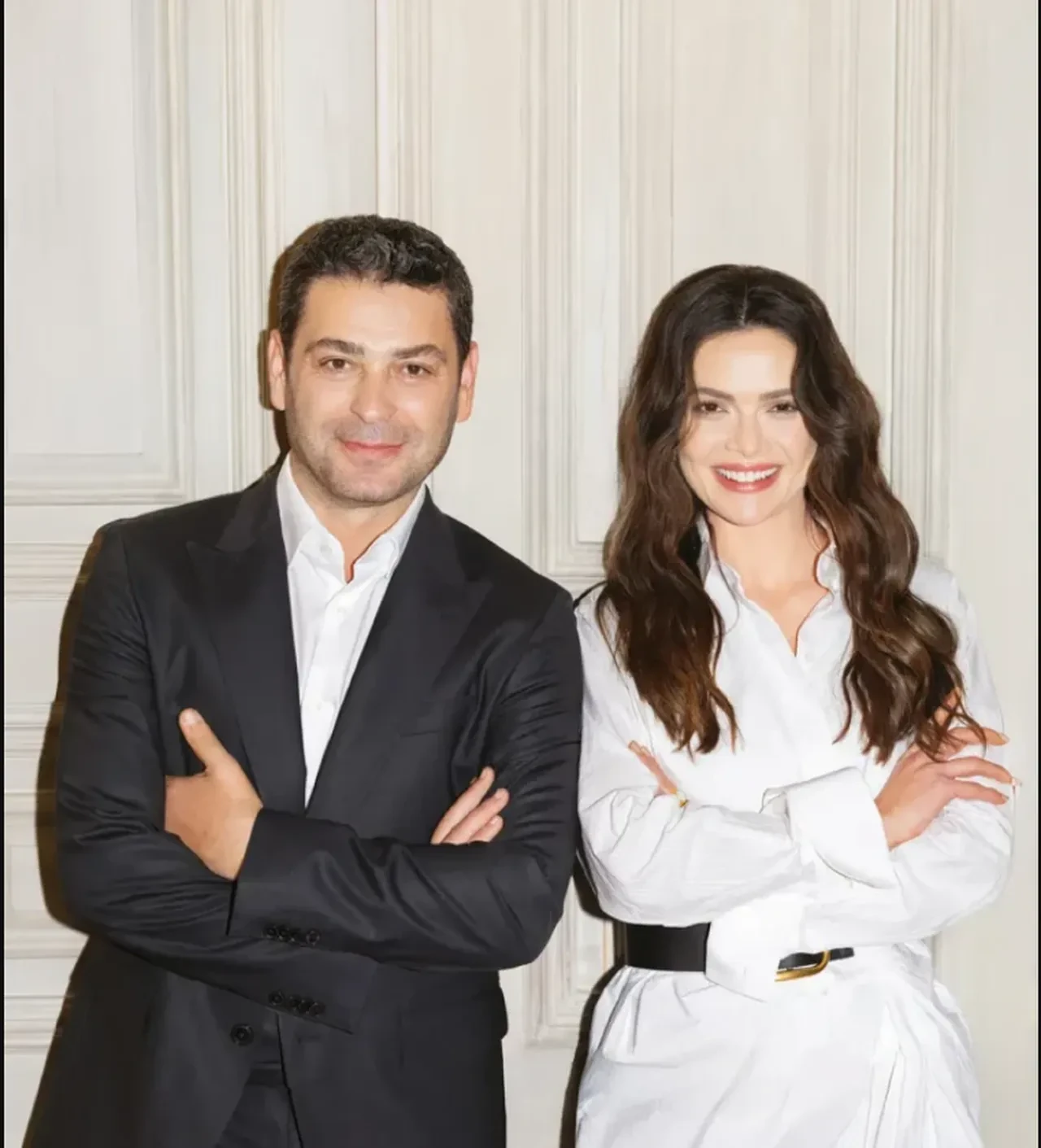 Uzak Şehir oyuncuları Sinem Ünsal ile Ozan Akbaba yeni film projesi için İstanbul'da! İstiklal Caddesi'nde adım atamadılar 