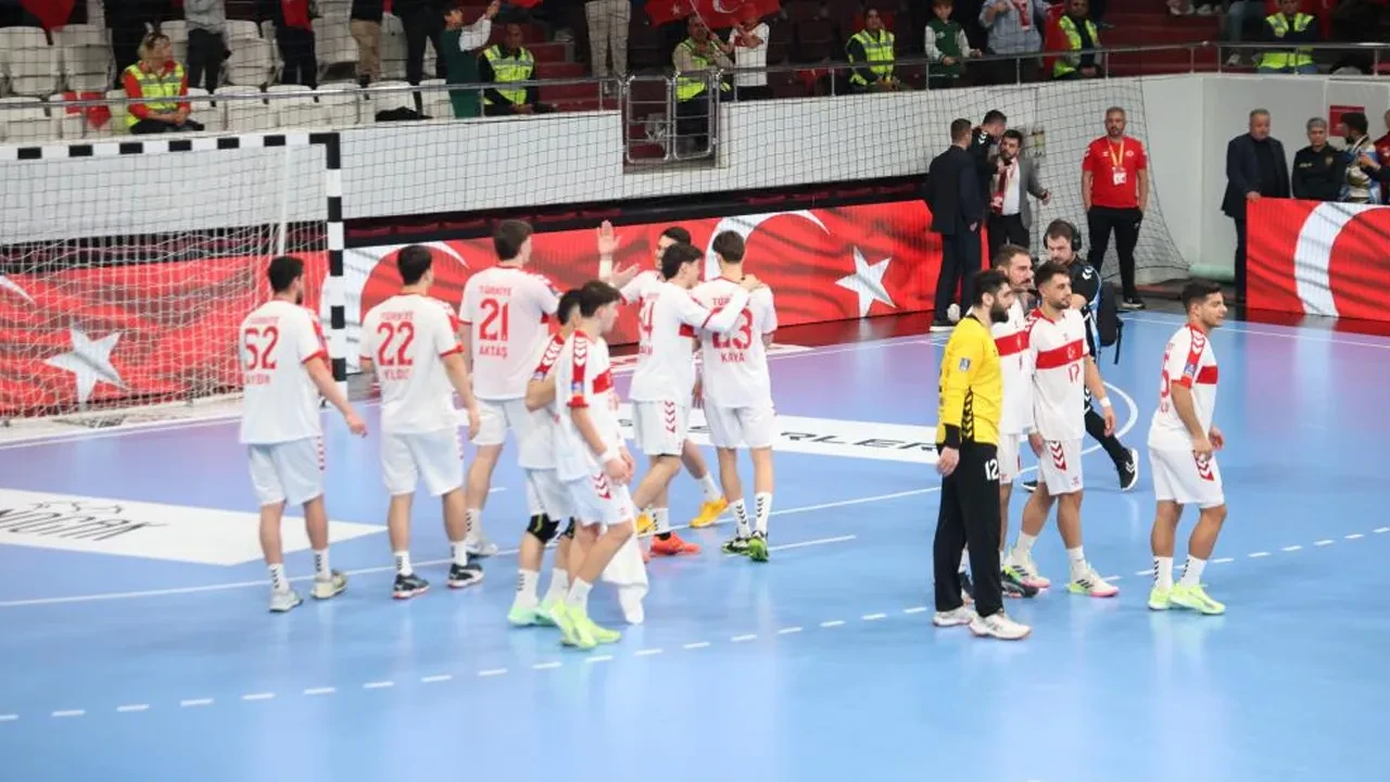 A Milli Hentbol Erkek Milli Takımı ikinci turda! Güney Kıbrıs Rum Kesimi'ni devirdiler